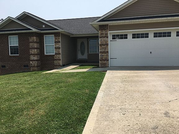 3rd image of 651 Privet Dr