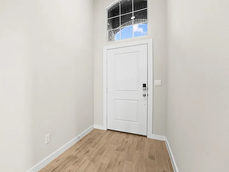 2107 Fortune Dr — Photo 2