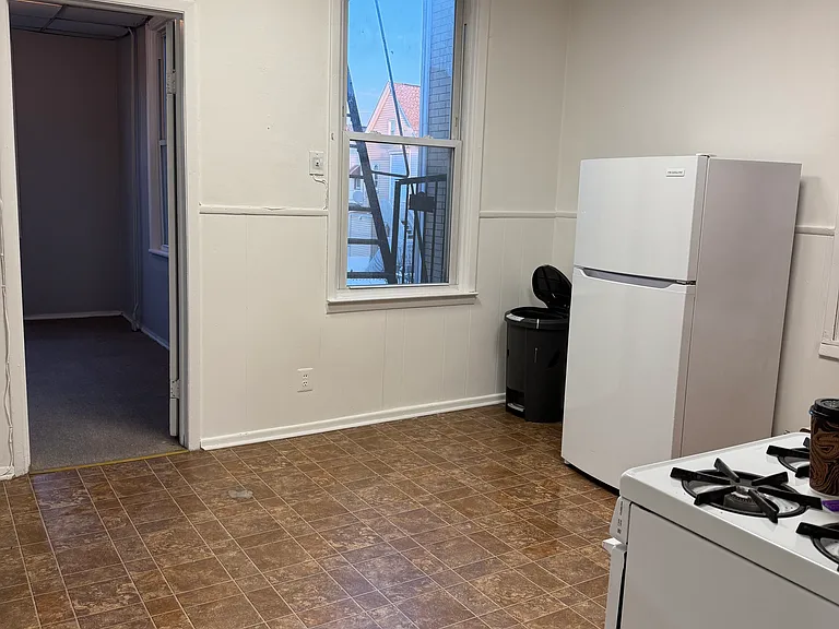 308 Clarendon St #2 — Photo 6