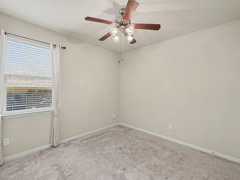 1912 Hill Manor Dr — Photo 19
