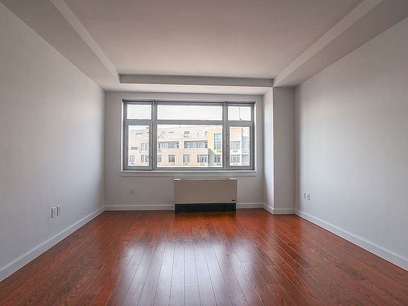 3rd image of 40-22 College Point Blvd Unit Ph3f