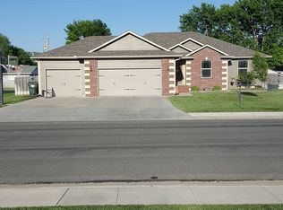2410 Kent Pl, Hutchinson, KS 67502