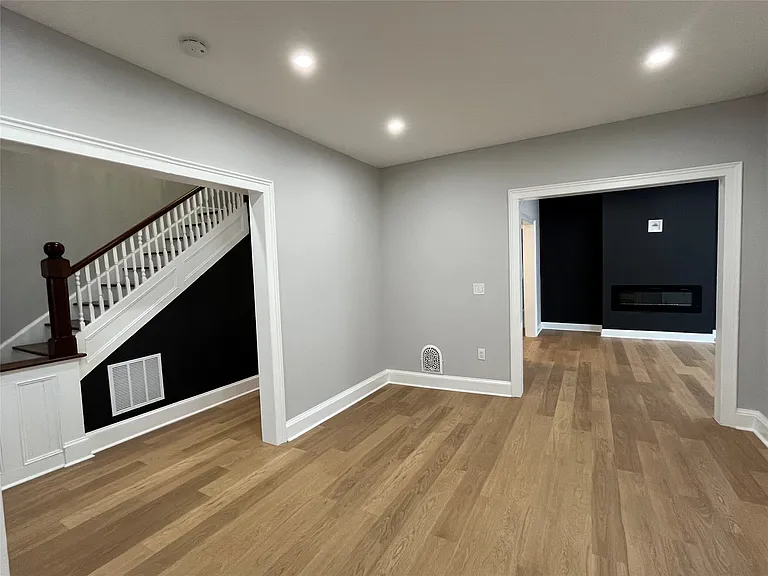 14 Allen St — Photo 20