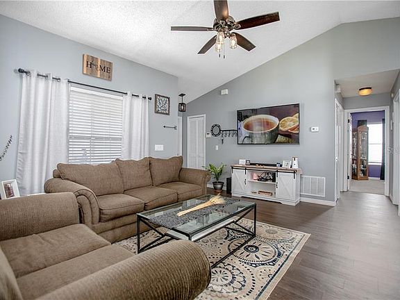 5th image of 204 S Bristol Cir