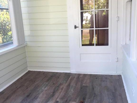 2nd image of 1940 Lakeway Ave