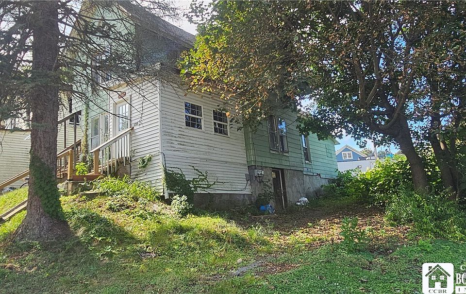 2nd image of 541 Crescent St