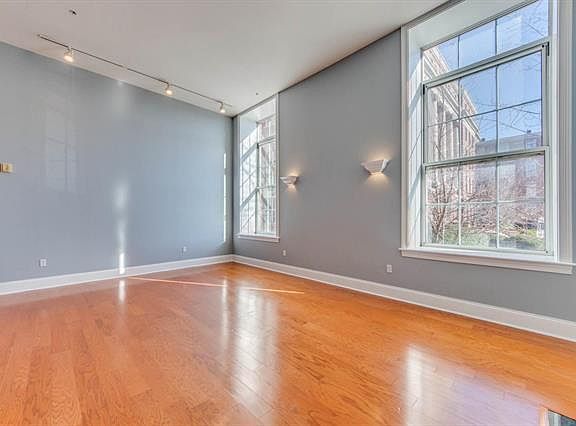 2nd image of 1515 Lafayette Ave Unit 203