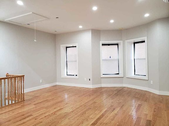 3rd image of 592 Eastern Pkwy #1