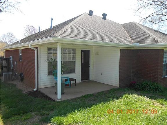 5th image of 837 S Parkwood Dr