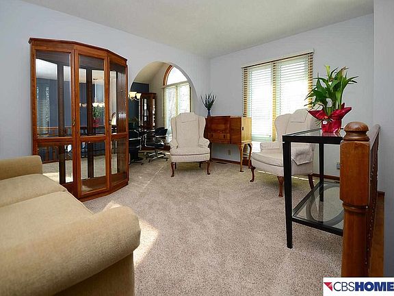 4th image of 906 E Aberdeen Dr