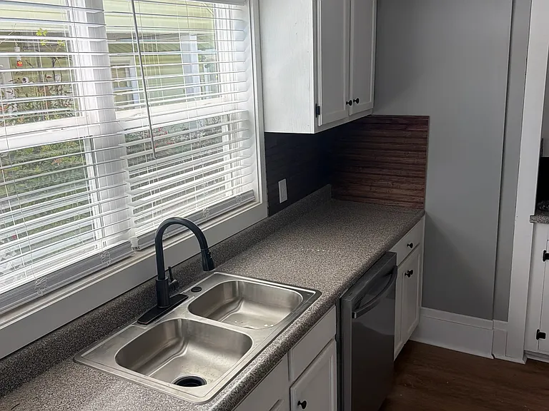 1010 Gault Ave N — Photo 8