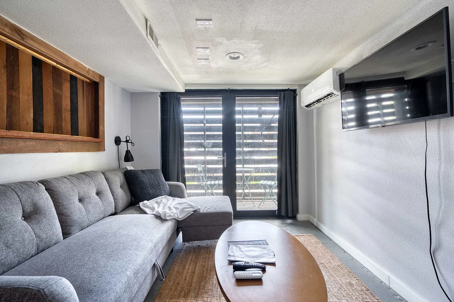 3 bed, 2.0 bath, 990 sqft, $8,555 — Photo 4