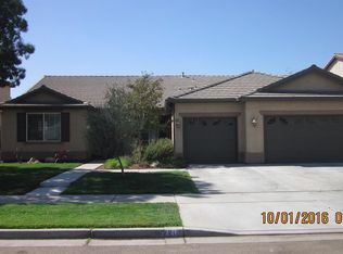 2210 N Riesling Ave, Hanford, CA 93230