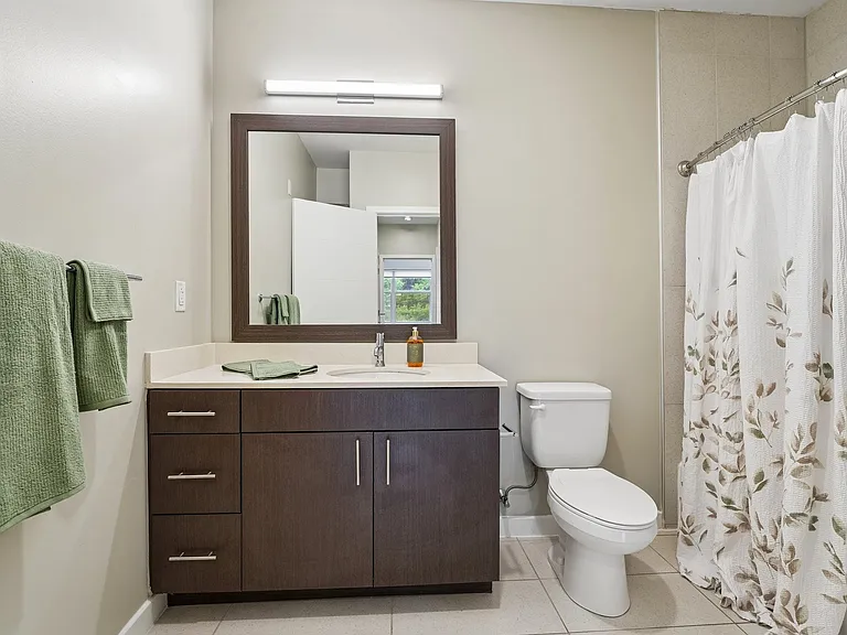 Cosmopolitan Apartments — Photo 9