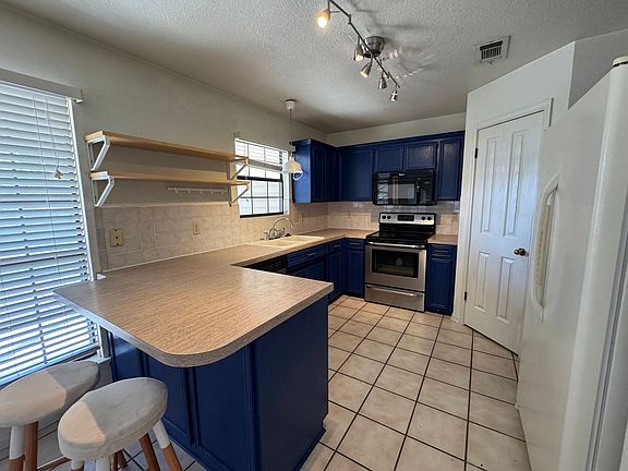 5th image of 1002 Windy Hill Rd