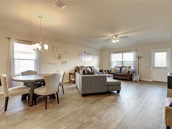 5th image of 403 Cassandra Dr