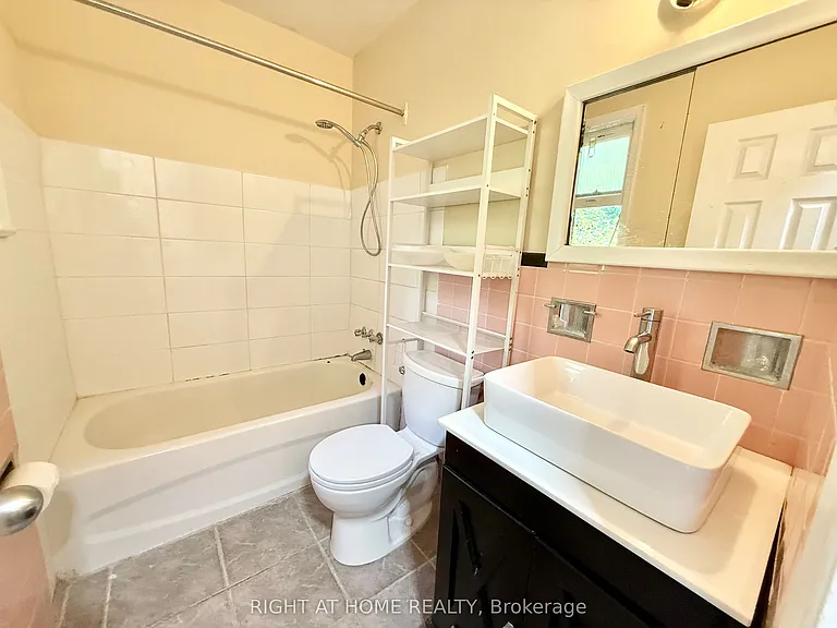 538 Merton St #2 — Photo 8