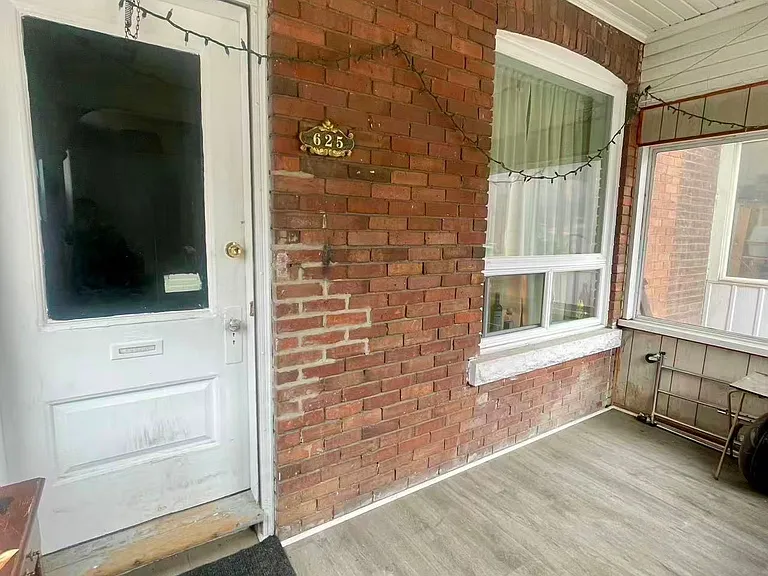625 Bathurst St — Photo 1