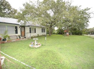 107 W College St, Ingram, TX 78025