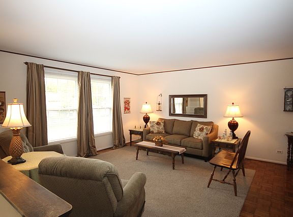 2nd image of 480 Ramblewood Ct