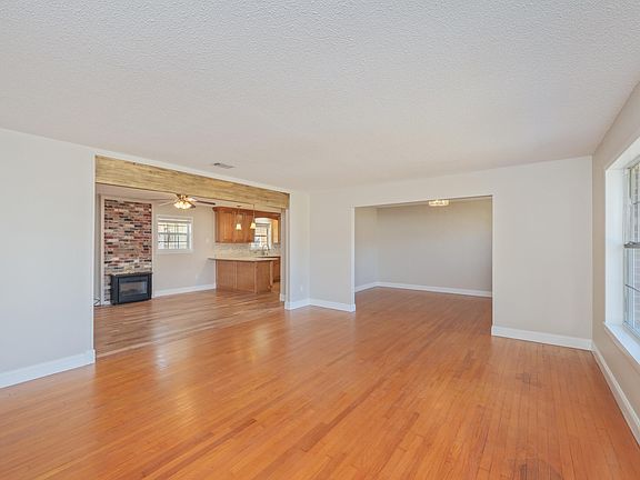 5th image of 2928 Barton Rd