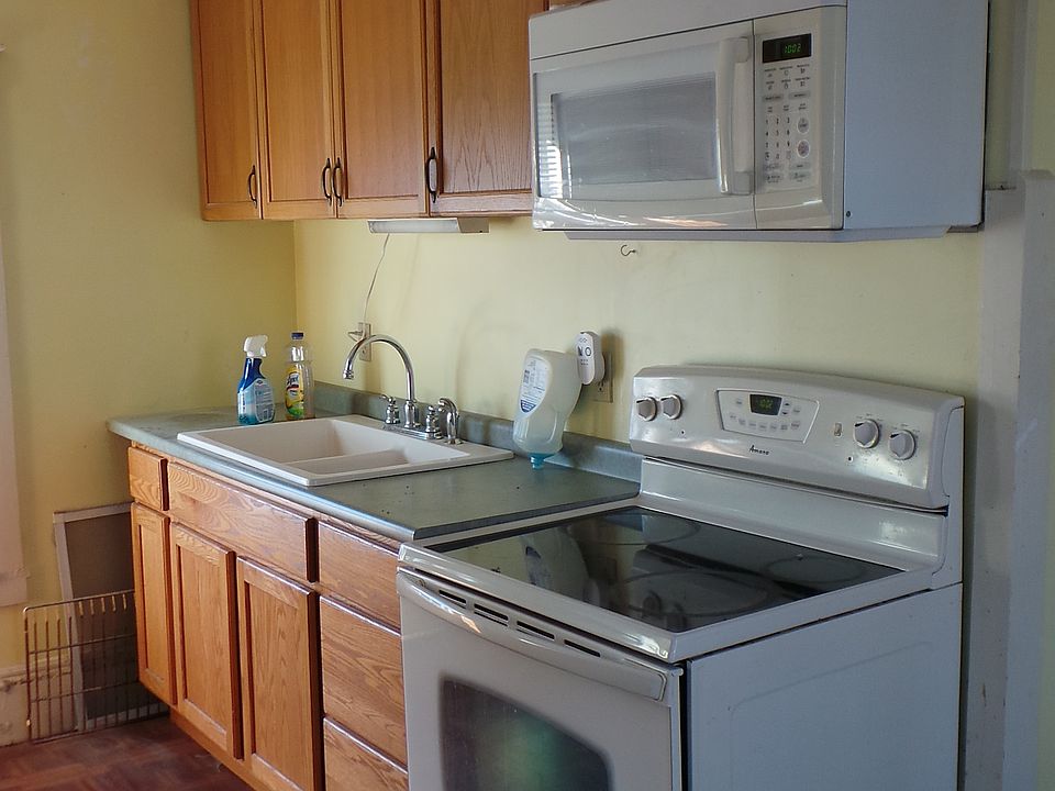 Kitchen right side view