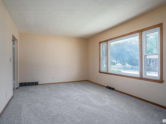 4th image of 1815 15 1/2 Street Ct
