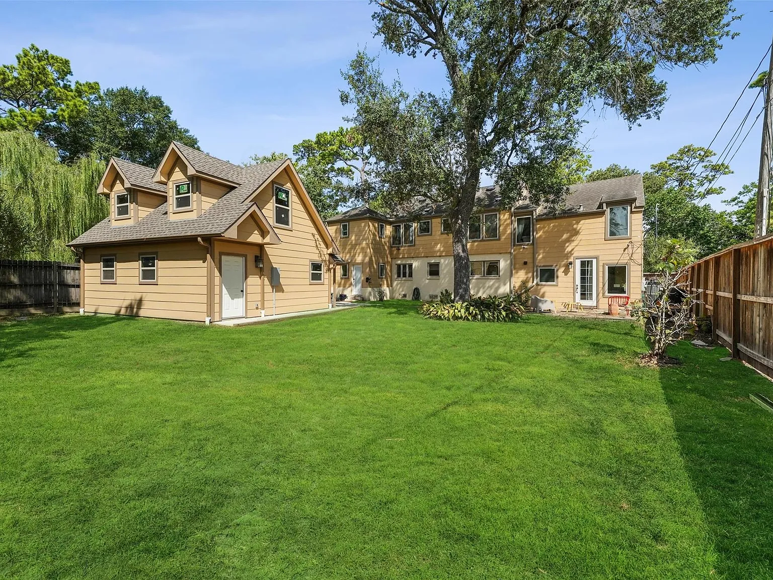 3 bed, 3.5 bath, 2824 sqft, $2,950 — Photo 2