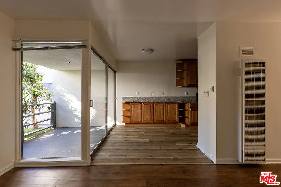 2 bed, 1.0 bath, 850 sqft, $2,880 — Photo 4