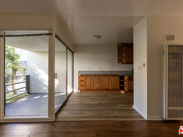 1233 Barry Ave #101 — Photo 4