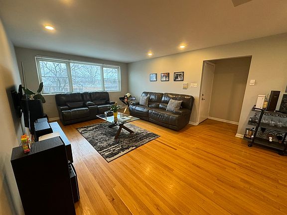 2nd image of 3648 N California Ave APT 3