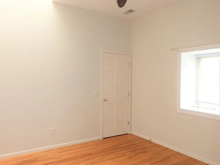 325 Broadway Ave S #2 — Photo 6