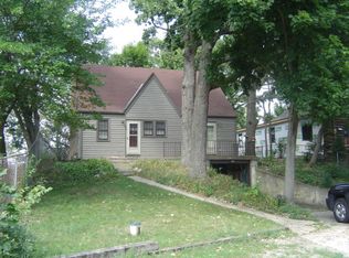 4117 E Lake Shore Dr, Wonder Lake, IL 60097