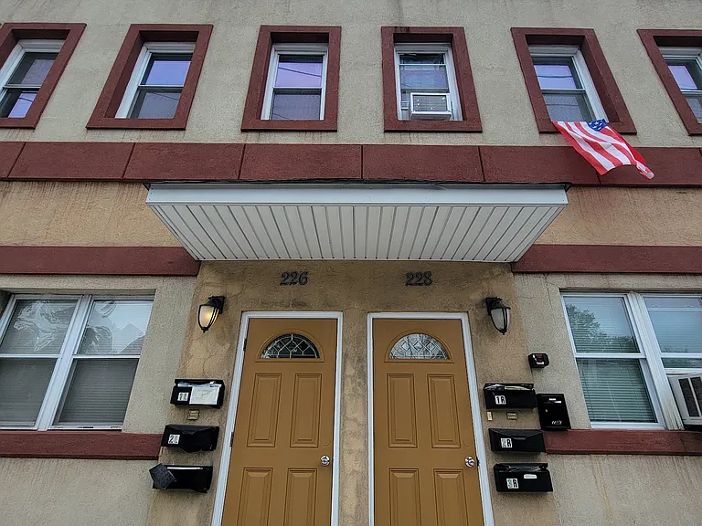 228 Orchard St #1R — Photo 15