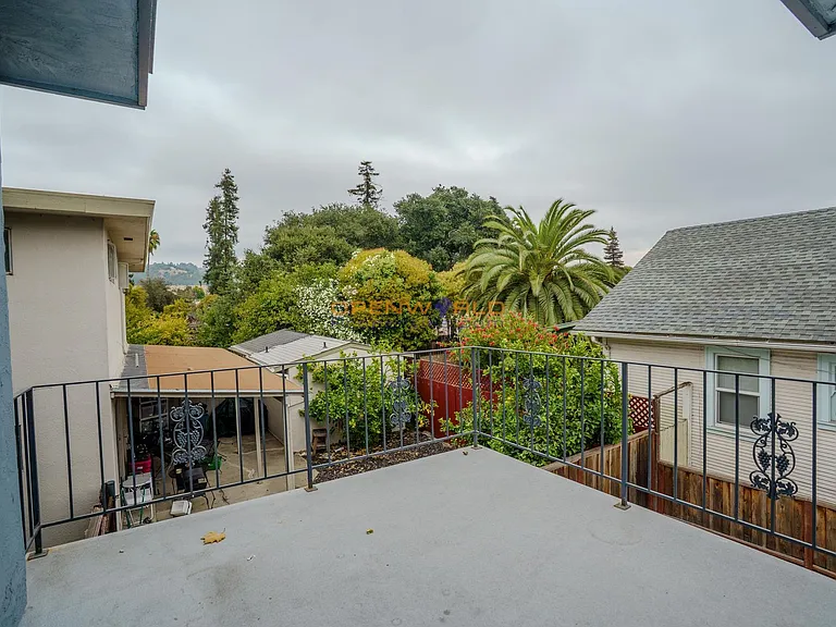 414 Bancroft Ave — Photo 6