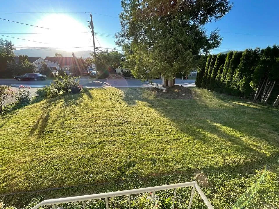 3 bed, 1318 sqft, $2,835 — Photo 2