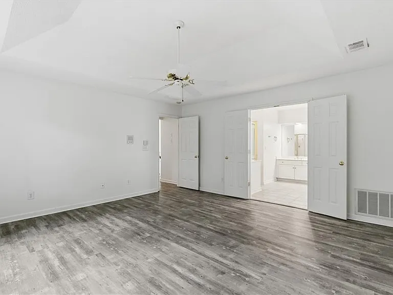 6430 Barwick Ln — Photo 23