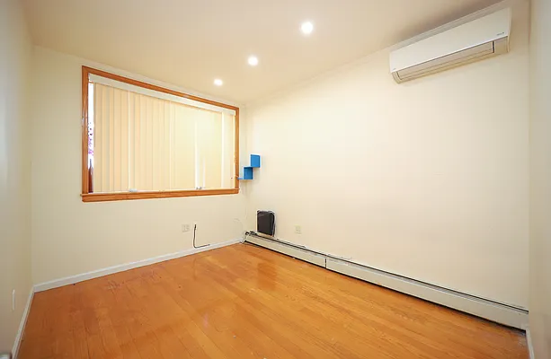 Sold by Remax Edge | media 9