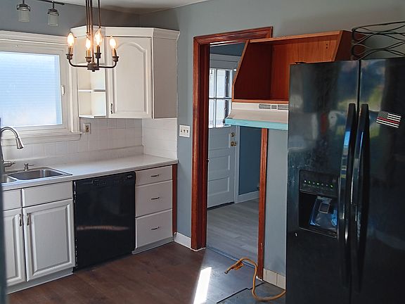 5th image of 222 E Crest Ave