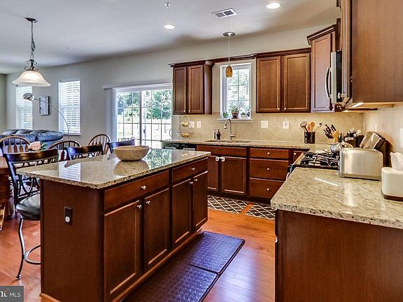 3rd image of 609 Highland Farms Cir