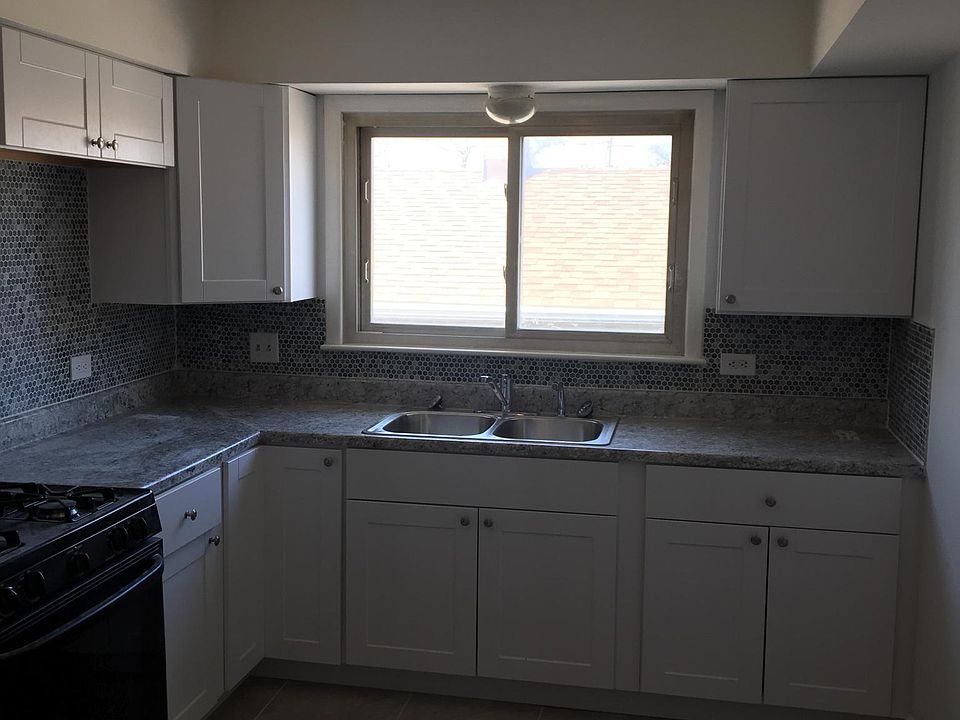 1st image of 3201 Hawthorne St APT 3W