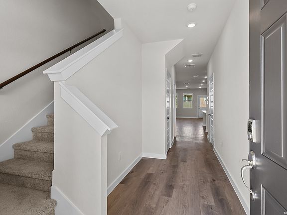 3rd image of 5623 Franklin Hills