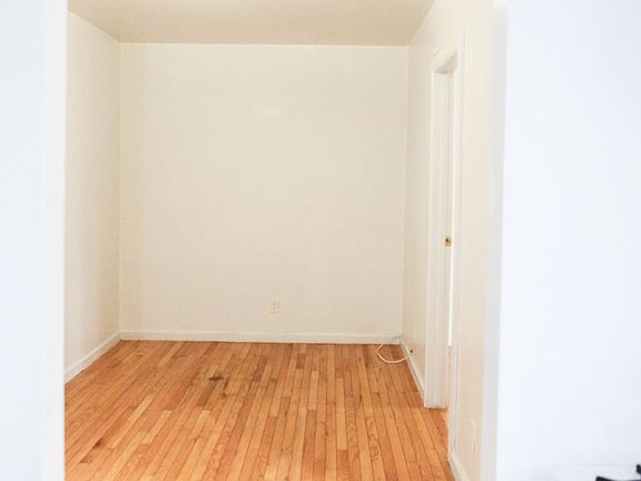 5th image of 453 W 36th St APT 10