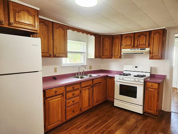 2nd image of 437 Thomas St