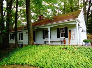 35 Little Brook Dr, Pittsford, NY 14534