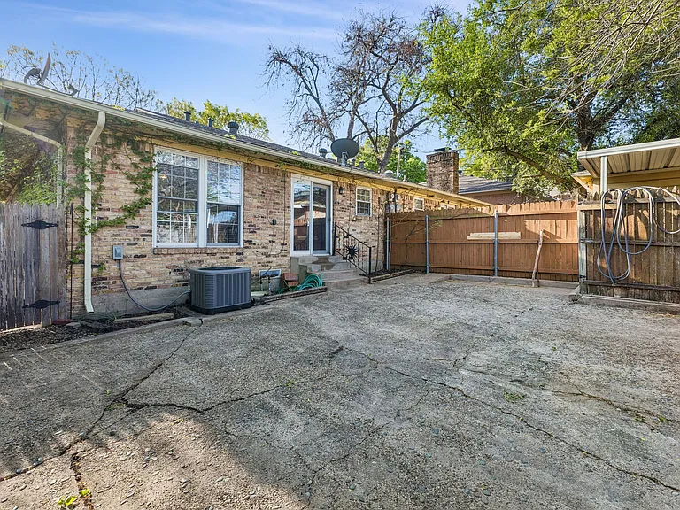 7023 Kingsbury Dr — Photo 14