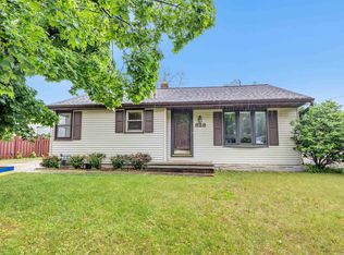 828 Mitchell St, Green Bay, WI 54304