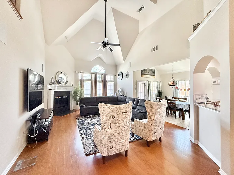 7430 Hidden Cove Ln — Photo 9