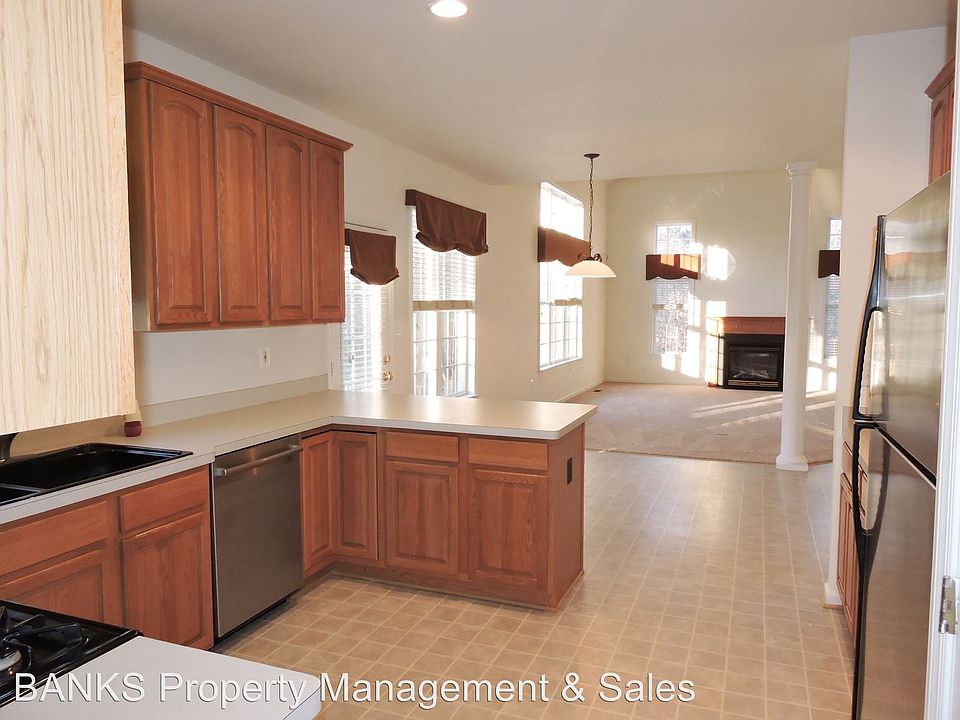 1st image of 64 Windermere Dr