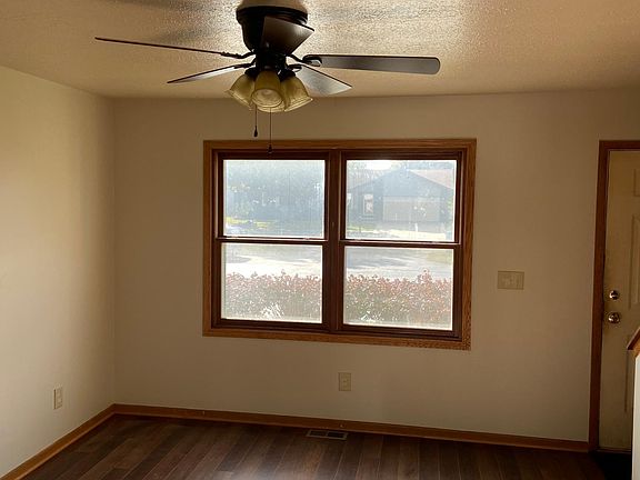 3rd image of 277 Mohawk Dr APT 2
